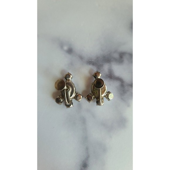Vintage Clear Rhinestone Screwback Earrings - Picture 9 of 10